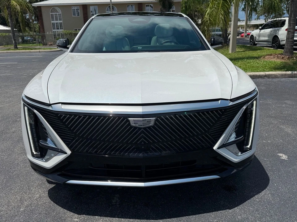 2024 Cadillac Lyriq - Image 10 of 12