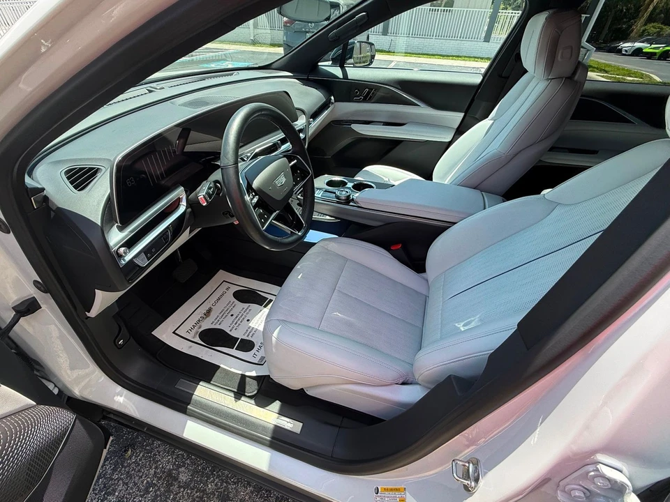 2024 Cadillac Lyriq - Image 9 of 12
