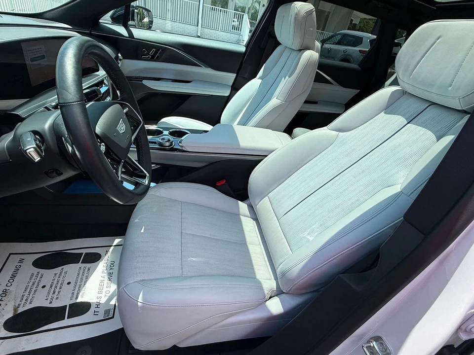 2024 Cadillac Lyriq - Image 2 of 12