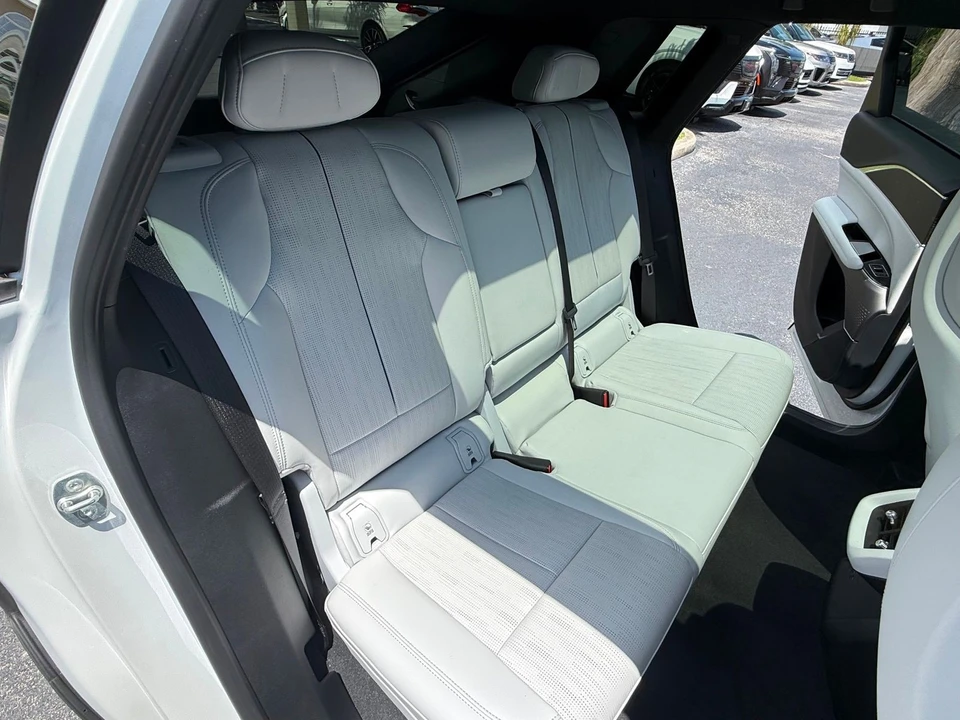 2024 Cadillac Lyriq - Image 5 of 12