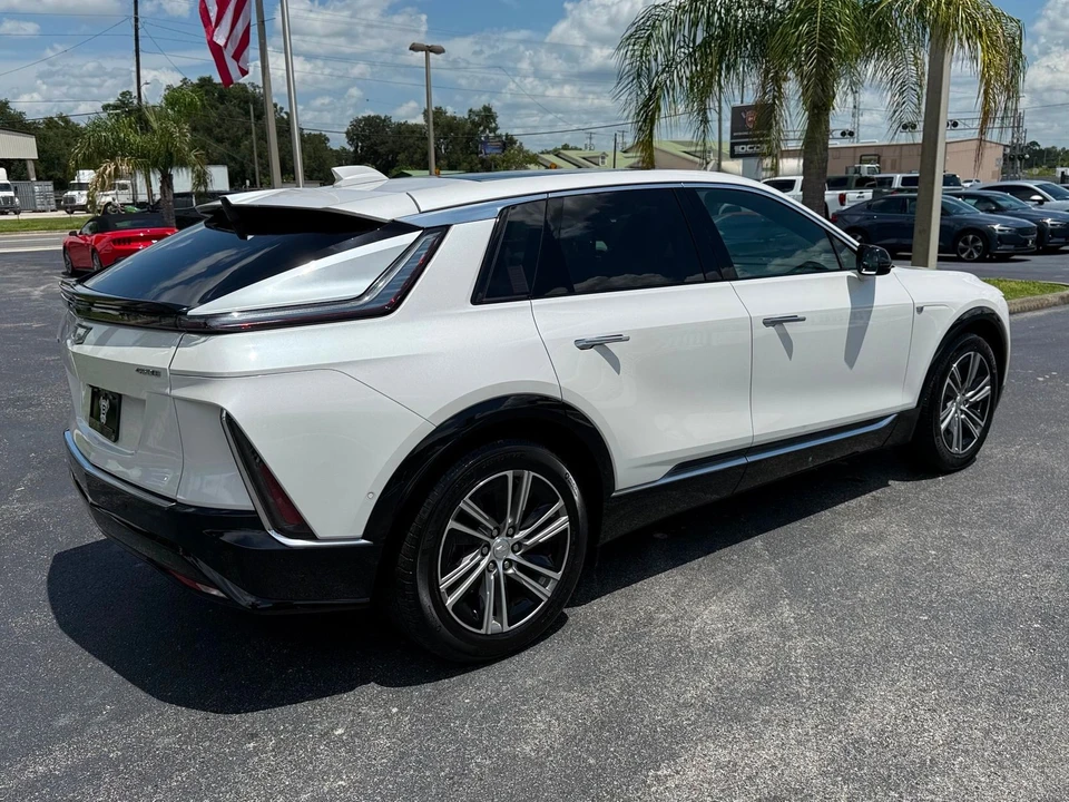 2024 Cadillac Lyriq - Image 8 of 12
