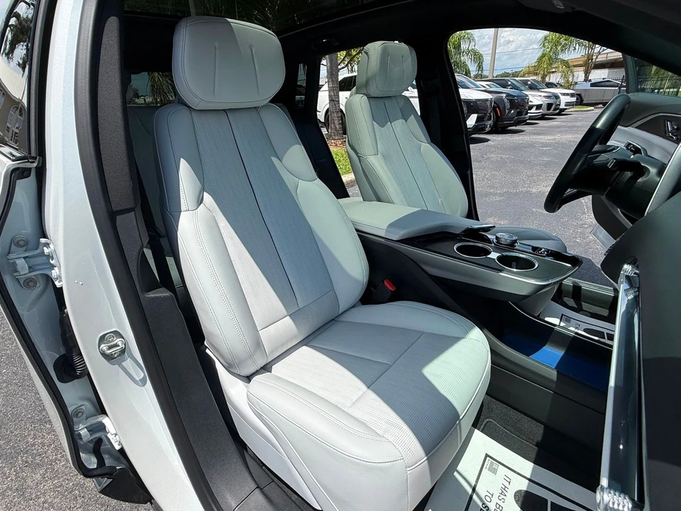 2024 Cadillac Lyriq - Image 4 of 12