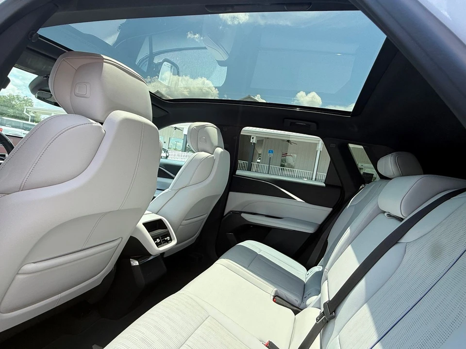 2024 Cadillac Lyriq - Image 7 of 12