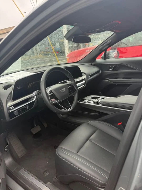 2024 Cadillac Lyriq - Image 9 of 15