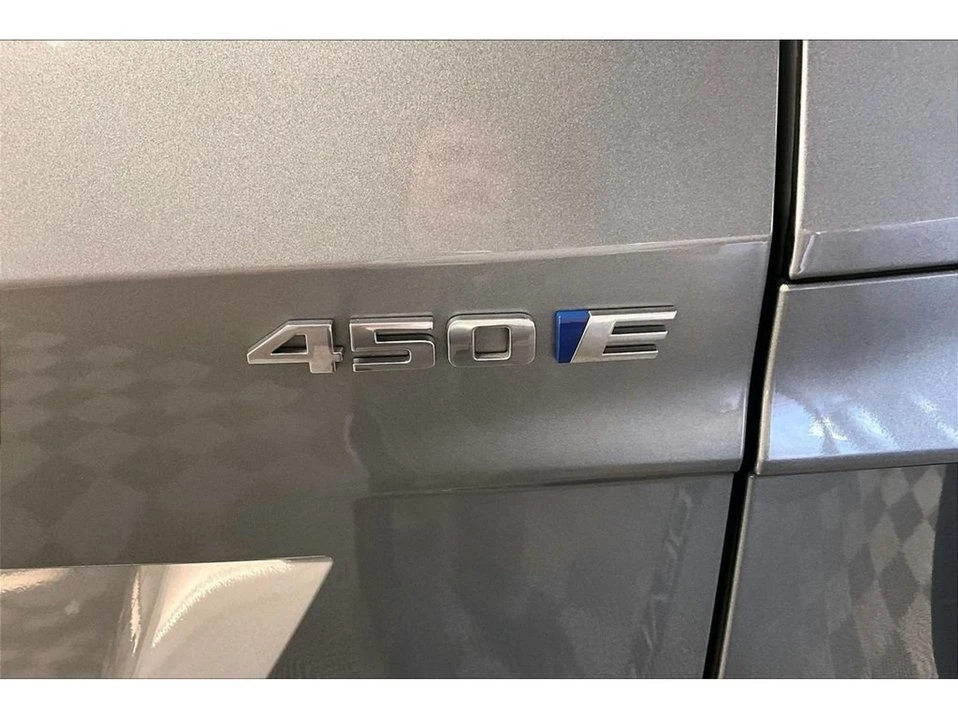 2024 Cadillac Lyriq - Image 17 of 20