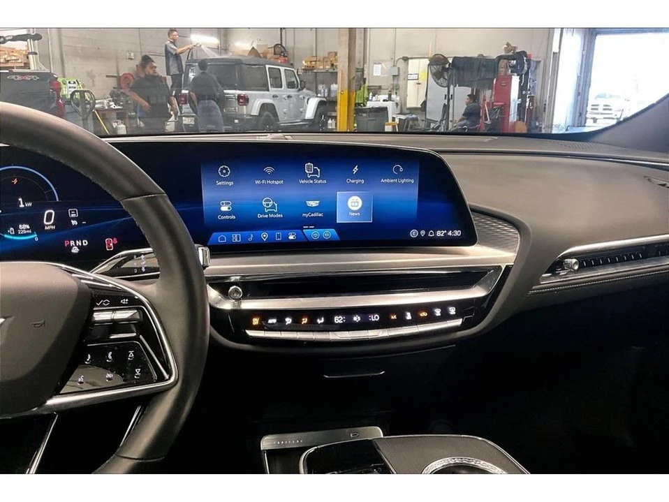 2024 Cadillac Lyriq - Image 15 of 20
