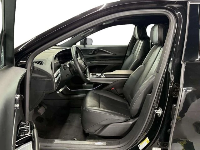 2024 Cadillac Lyriq - Image 11 of 12