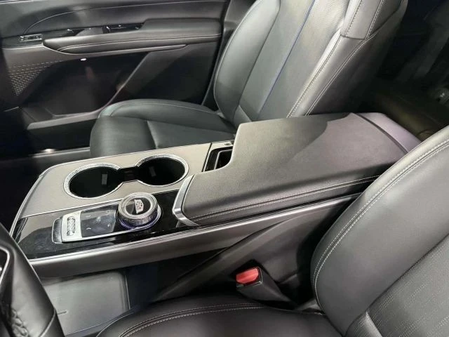 2024 Cadillac Lyriq - Image 16 of 21