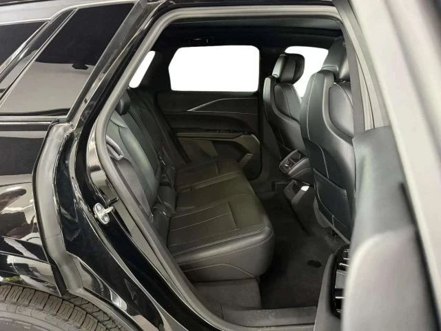 2024 Cadillac Lyriq - Image 14 of 21