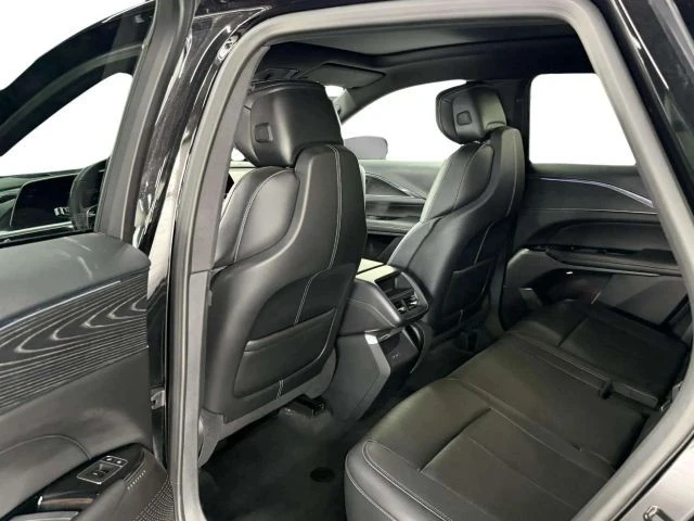 2024 Cadillac Lyriq - Image 15 of 21
