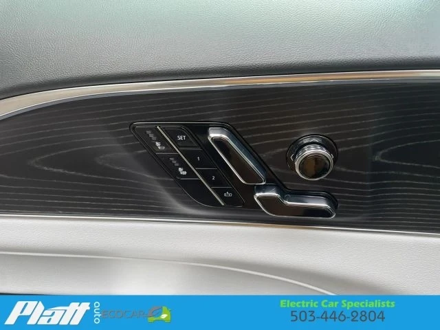 2024 Cadillac Lyriq - Image 24 of 31