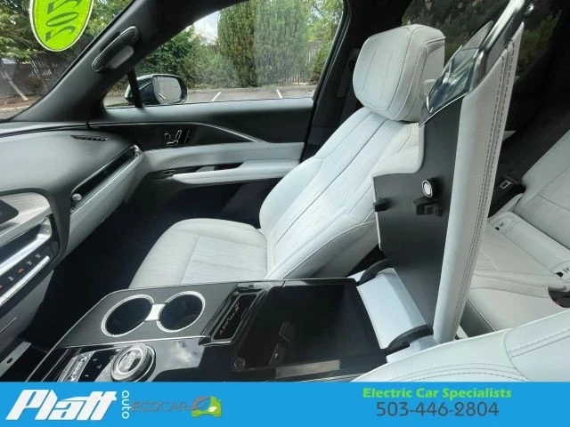 2024 Cadillac Lyriq - Image 29 of 31