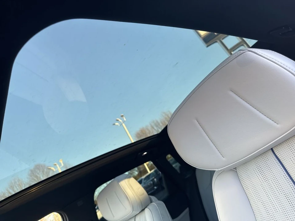 2024 Cadillac Lyriq - Image 11 of 12