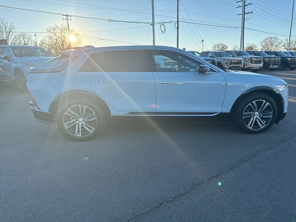2024 Cadillac Lyriq - Image 6 of 12