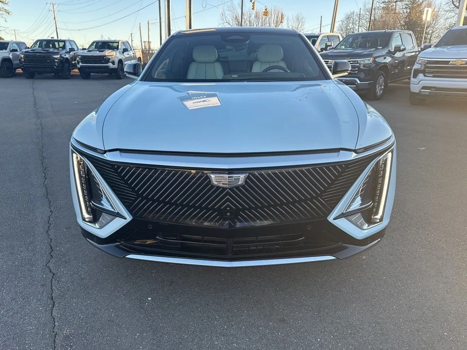 2024 Cadillac Lyriq - Image 8 of 12