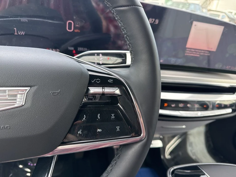 2024 Cadillac Lyriq - Image 17 of 21