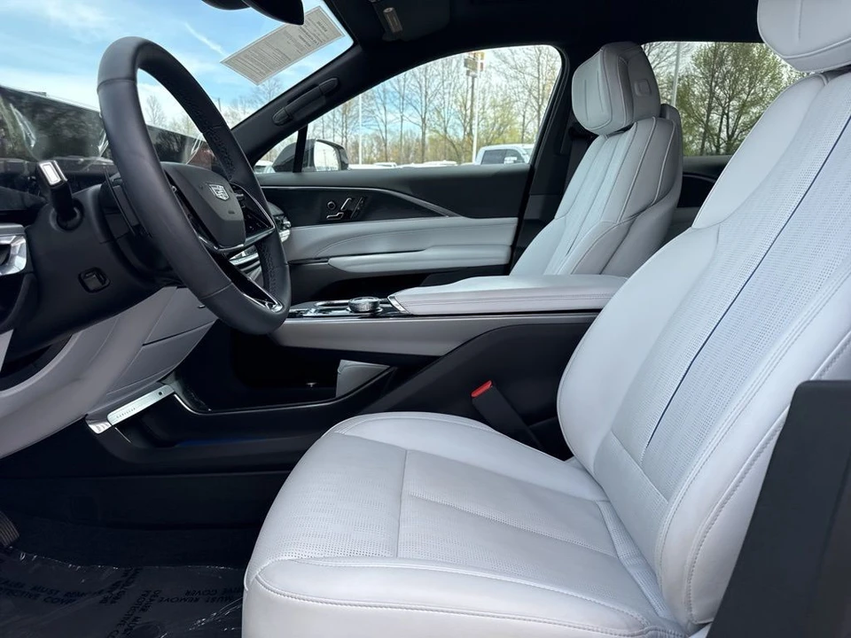 2024 Cadillac Lyriq - Image 9 of 21