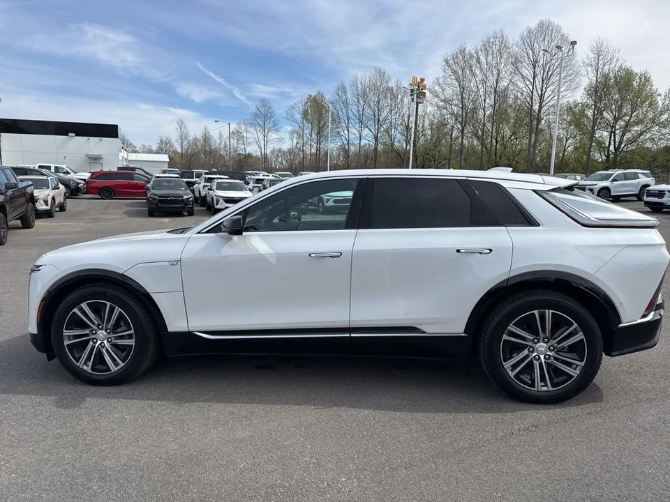 2024 Cadillac Lyriq - Image 2 of 21
