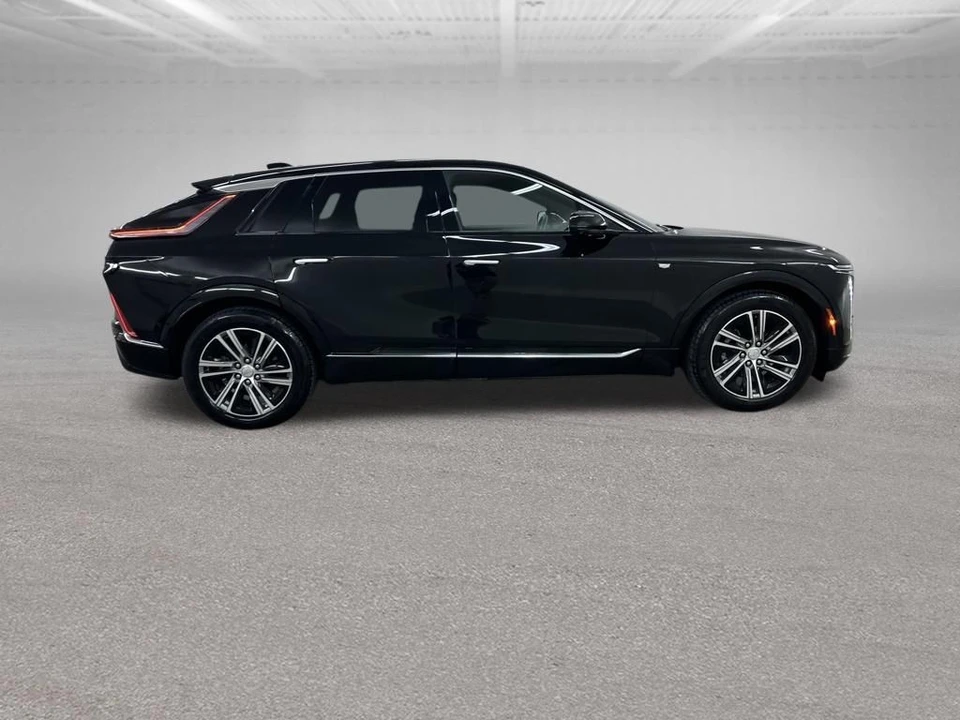 2024 Cadillac Lyriq - Image 12 of 31