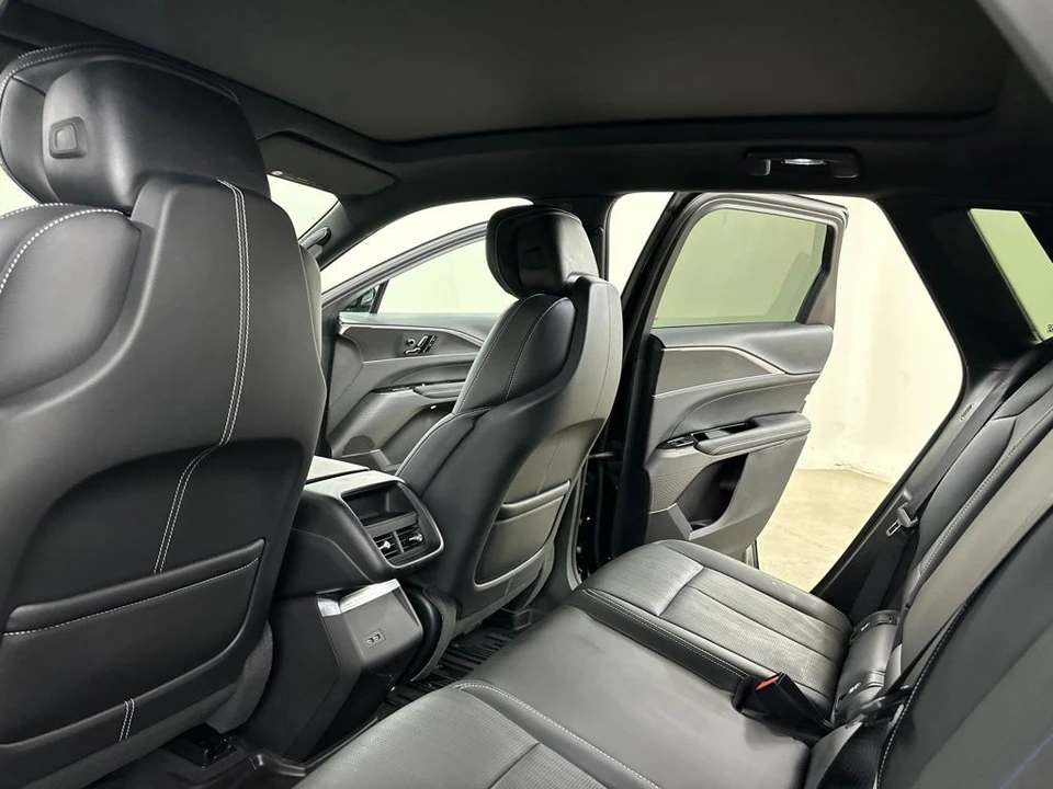 2024 Cadillac Lyriq - Image 30 of 31
