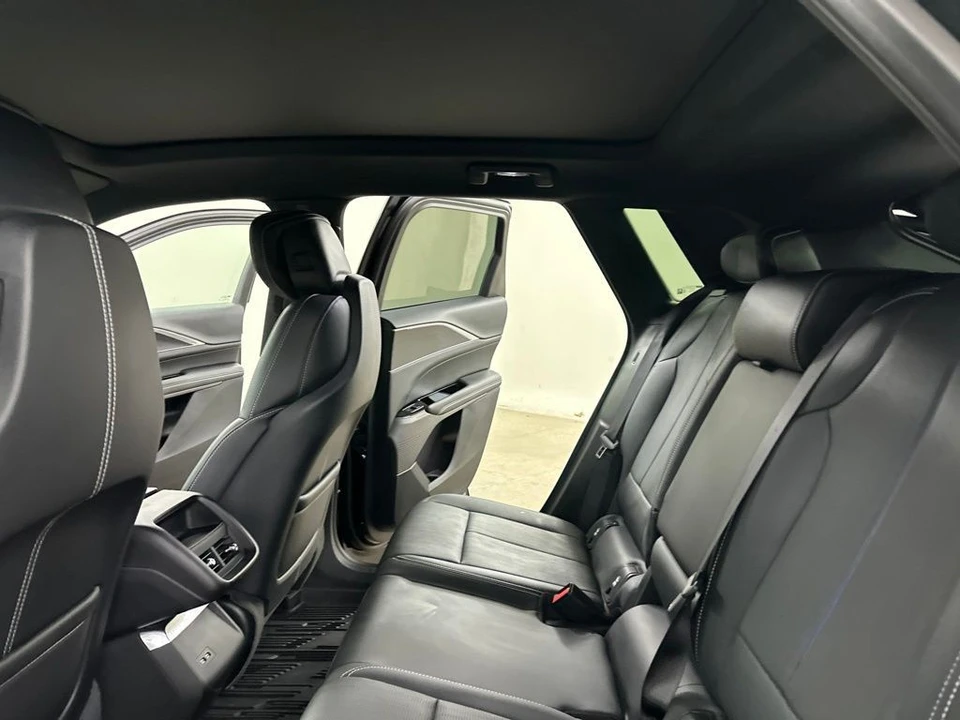 2024 Cadillac Lyriq - Image 31 of 31