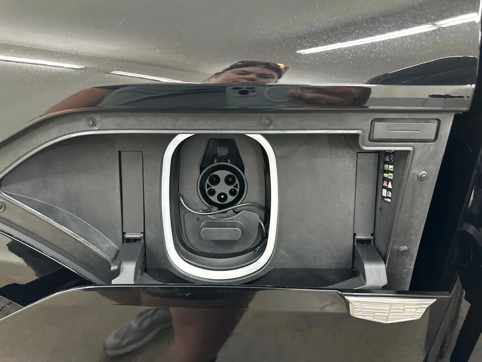 2024 Cadillac Lyriq - Image 16 of 31