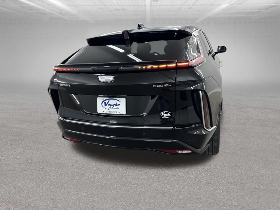 2024 Cadillac Lyriq - Image 10 of 31