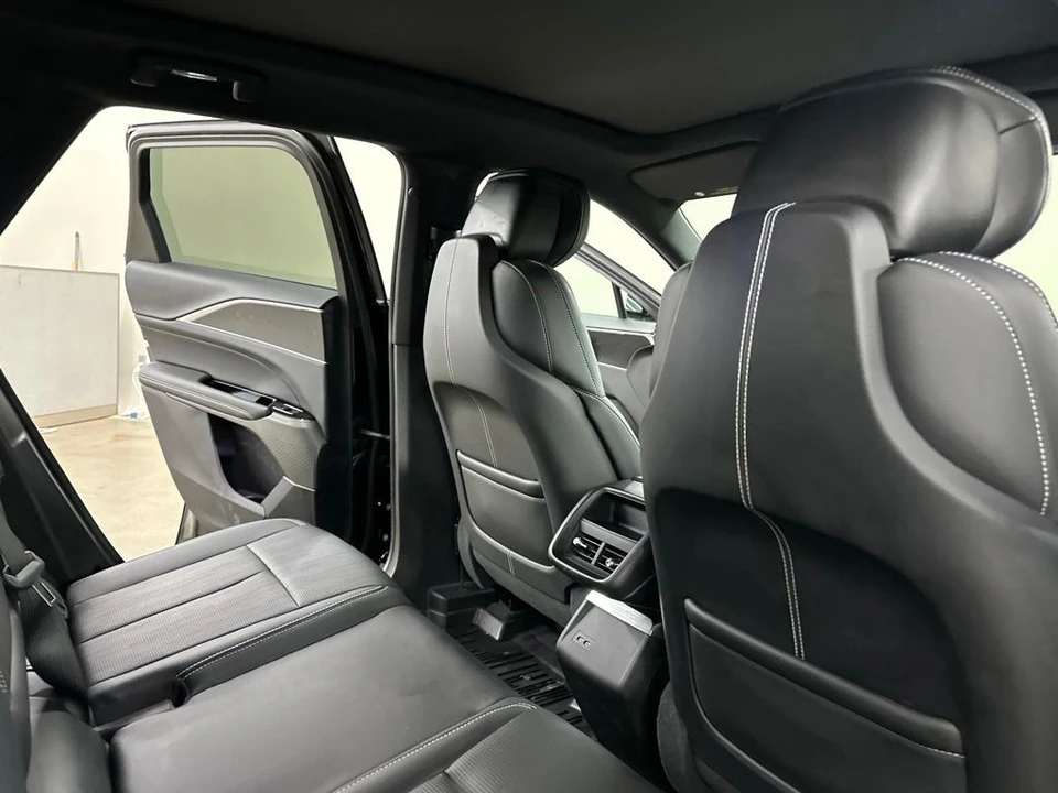 2024 Cadillac Lyriq - Image 22 of 31