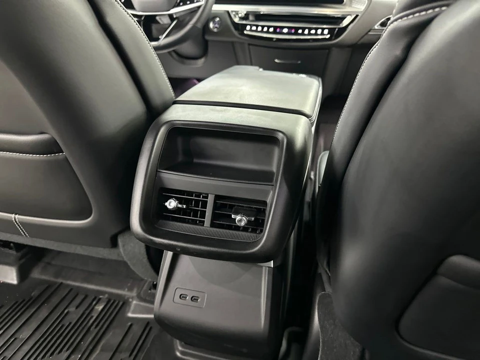 2024 Cadillac Lyriq - Image 24 of 31
