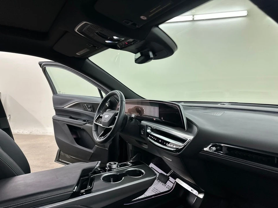 2024 Cadillac Lyriq - Image 18 of 31