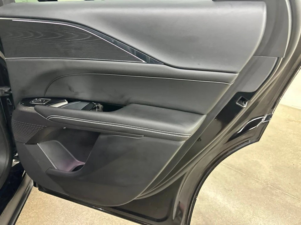 2024 Cadillac Lyriq - Image 23 of 31