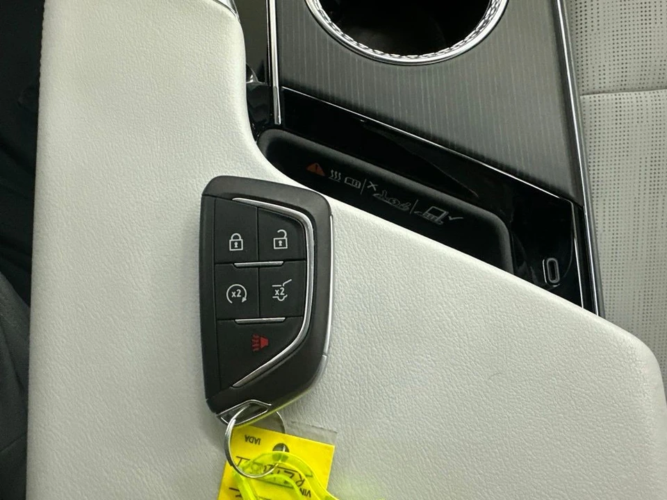 2024 Cadillac Lyriq - Image 31 of 31