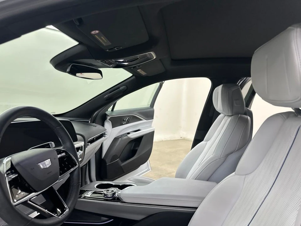 2024 Cadillac Lyriq - Image 30 of 31