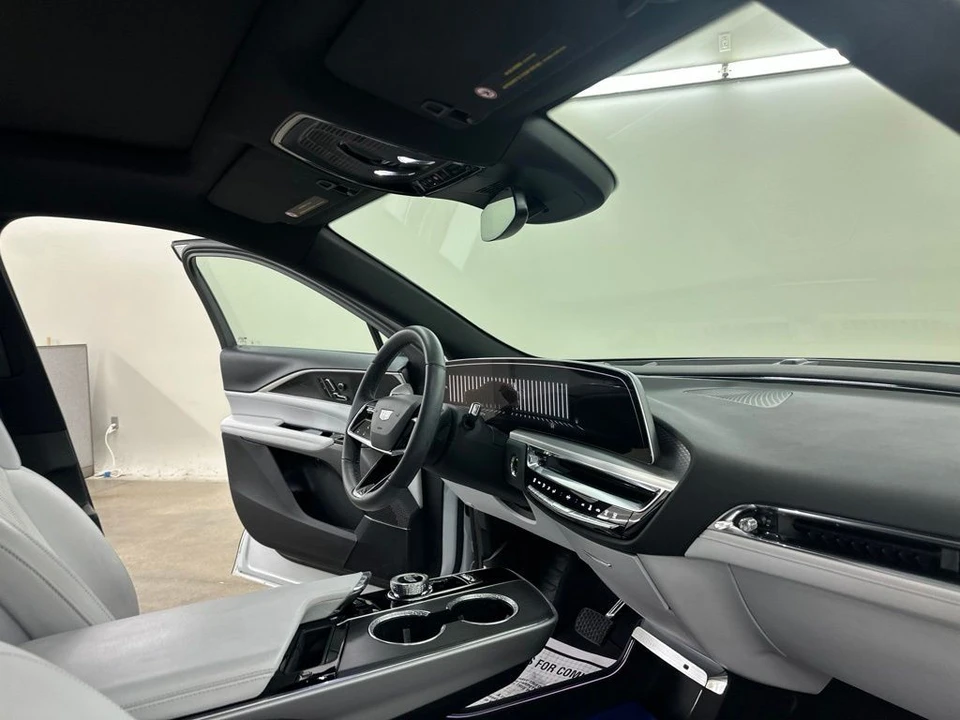 2024 Cadillac Lyriq - Image 16 of 31