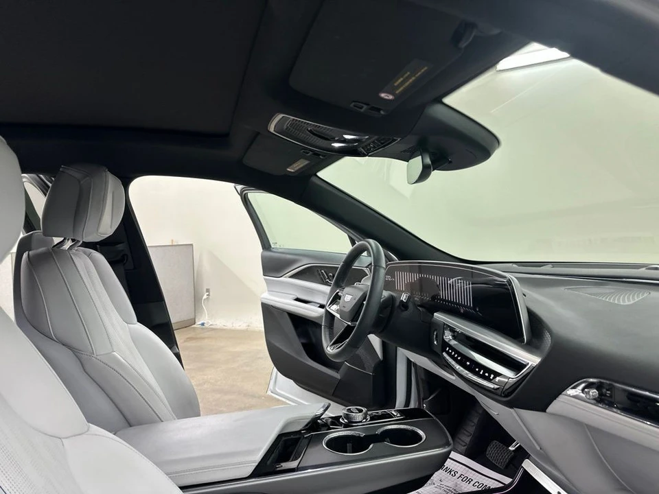 2024 Cadillac Lyriq - Image 18 of 31