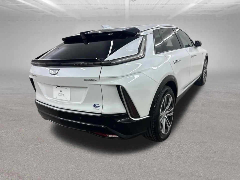 2024 Cadillac Lyriq - Image 11 of 31