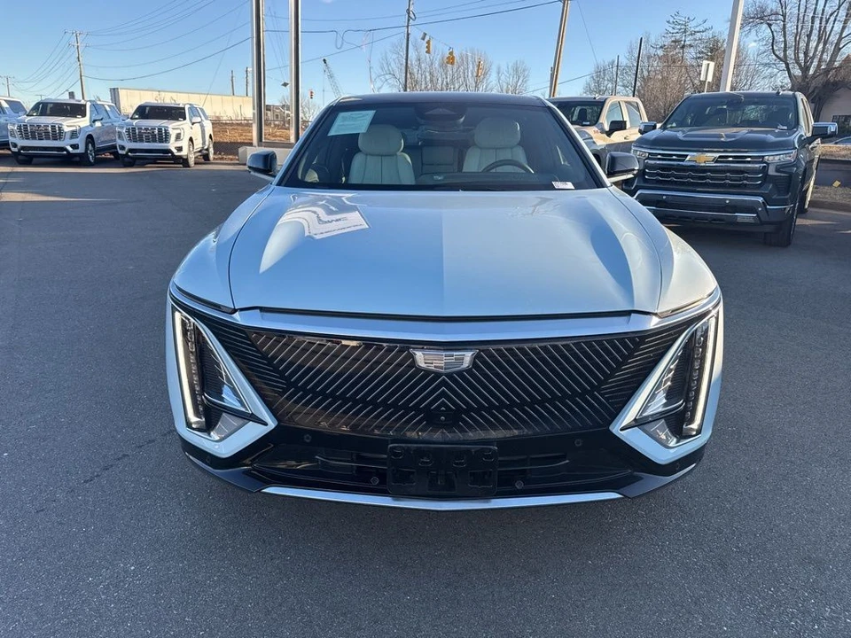 2024 Cadillac Lyriq - Image 8 of 12