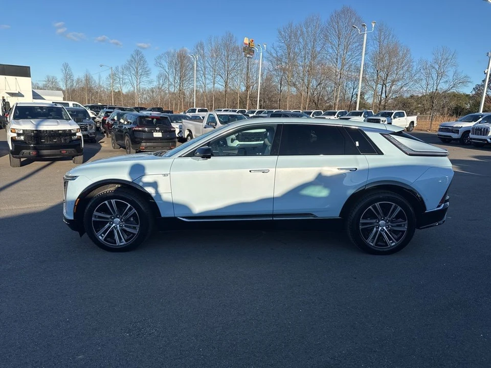 2024 Cadillac Lyriq - Image 2 of 12