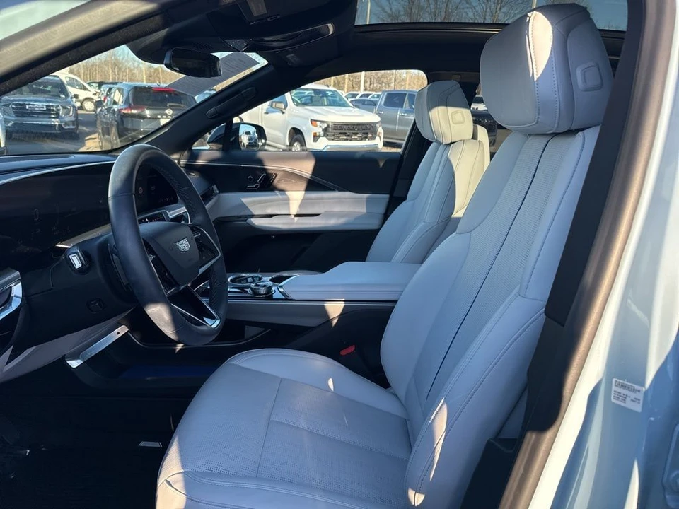2024 Cadillac Lyriq - Image 9 of 12