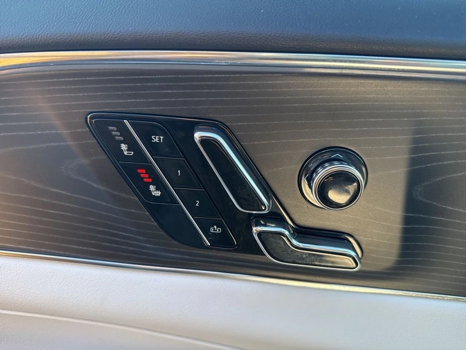 2024 Cadillac Lyriq - Image 10 of 12