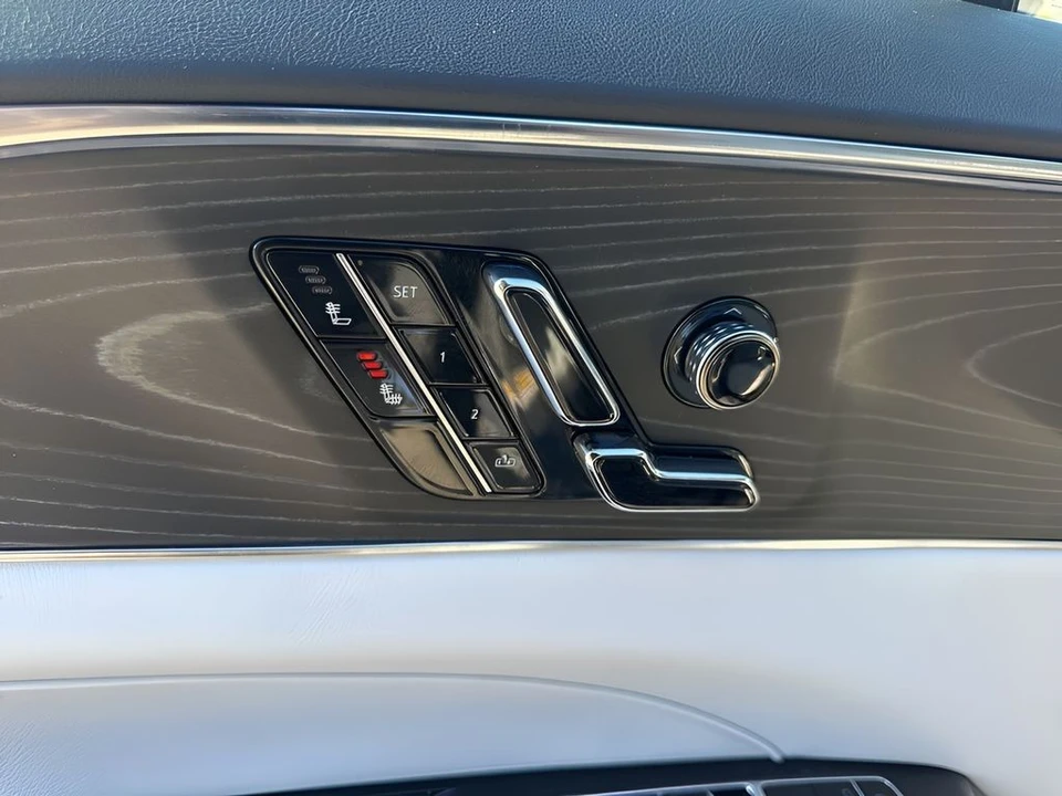 2024 Cadillac Lyriq - Image 10 of 12