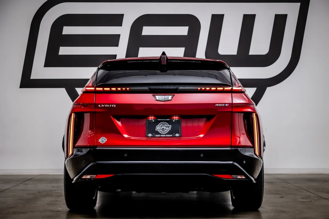 2024 Cadillac Lyriq - Image 11 of 12