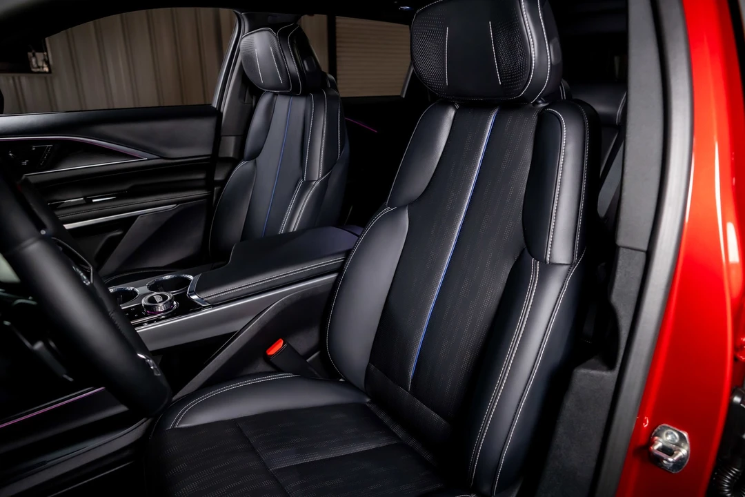 2024 Cadillac Lyriq - Image 5 of 12