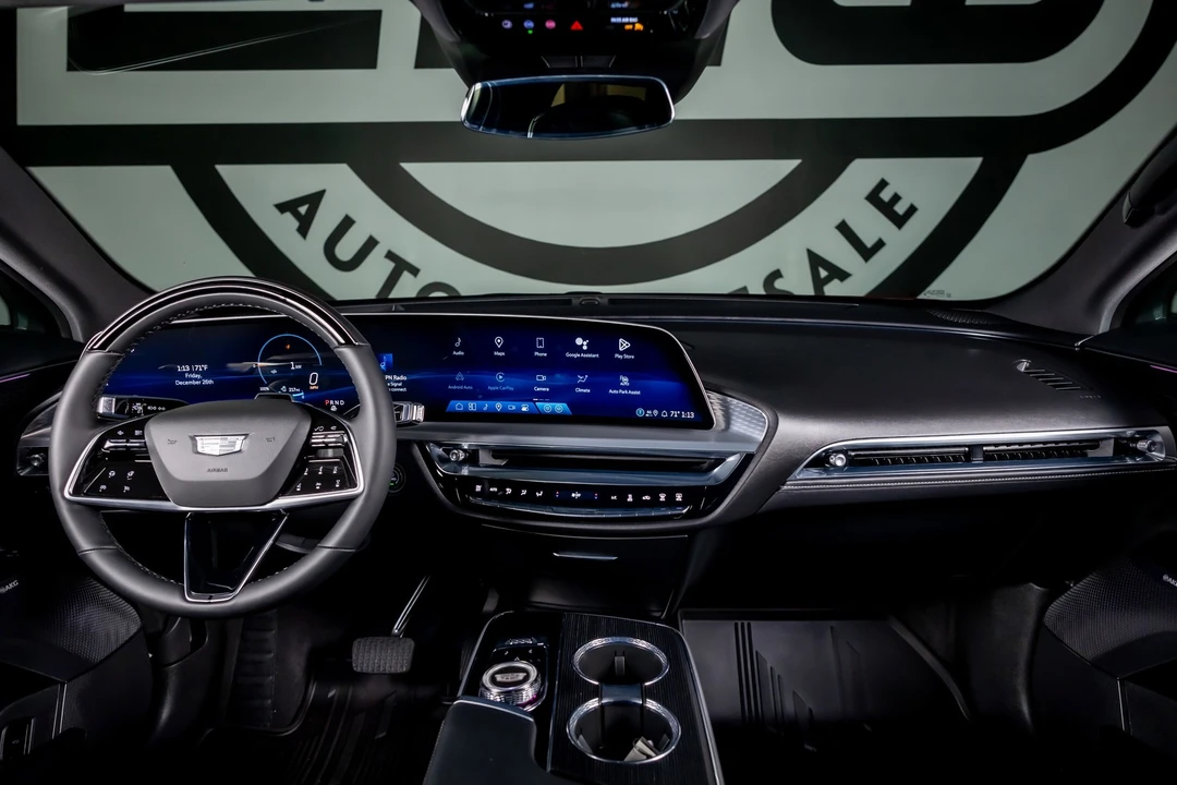 2024 Cadillac Lyriq - Image 2 of 12