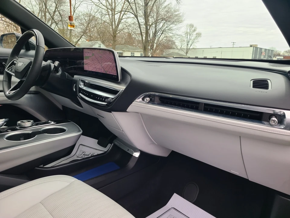 2024 Cadillac Lyriq - Image 16 of 21