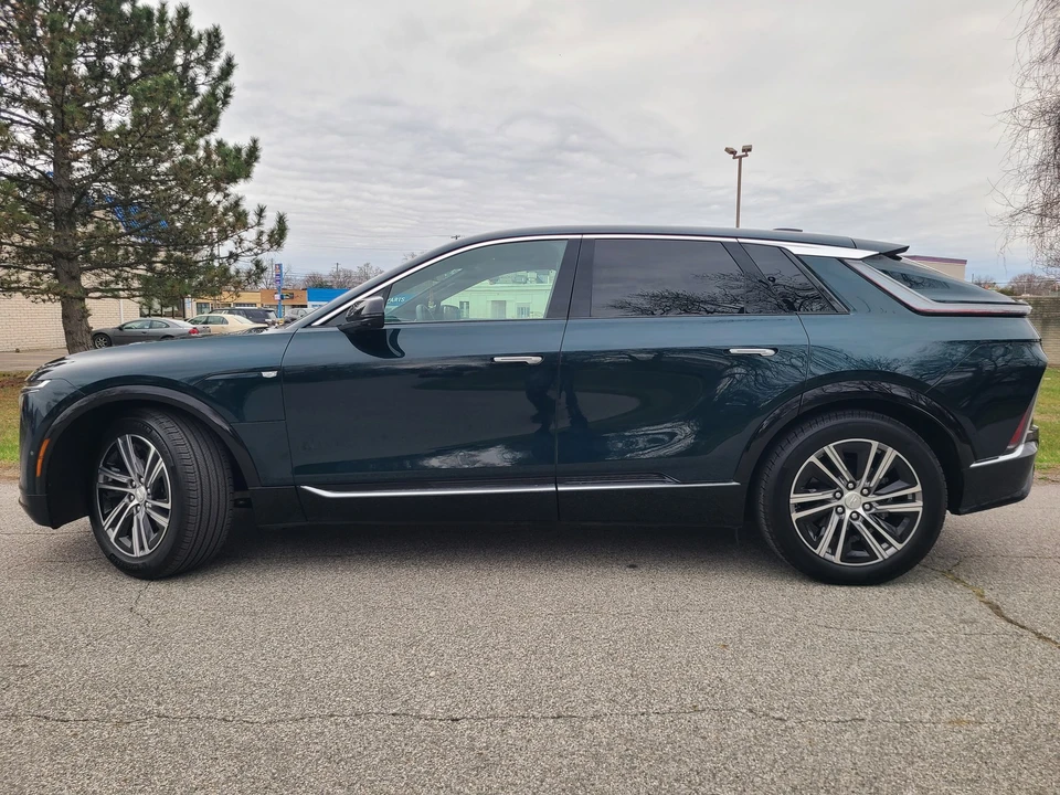 2024 Cadillac Lyriq - Image 2 of 21