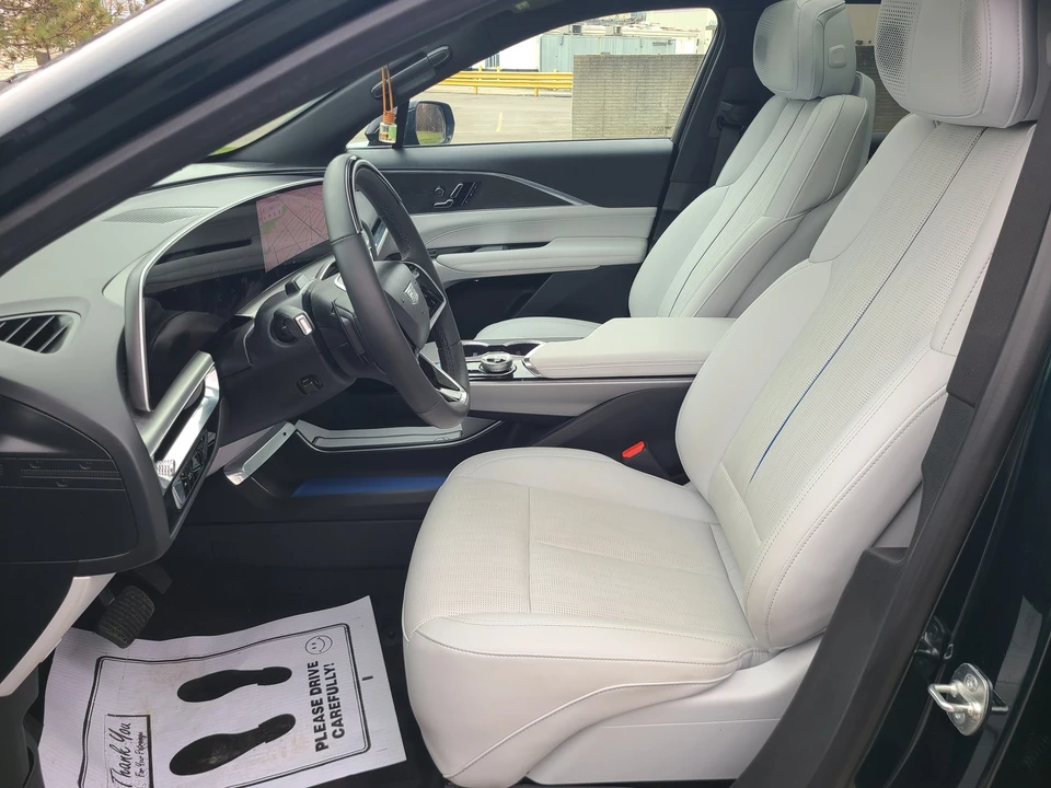 2024 Cadillac Lyriq - Image 10 of 21