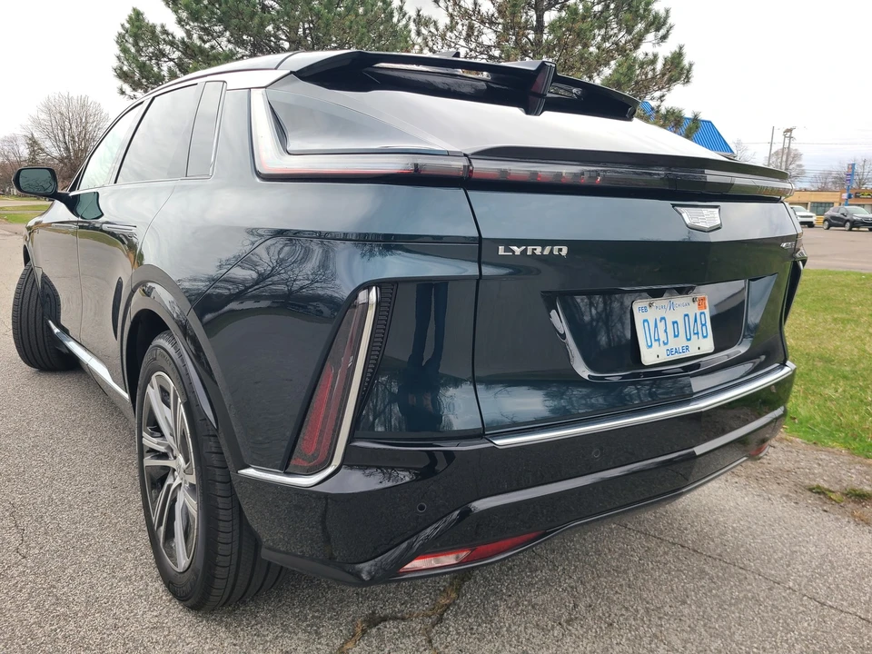 2024 Cadillac Lyriq - Image 3 of 21