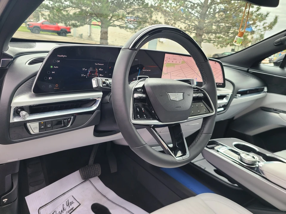 2024 Cadillac Lyriq - Image 9 of 21