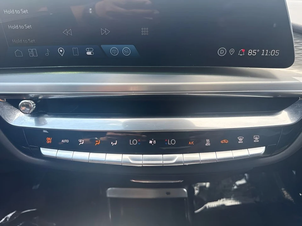 2024 Cadillac Lyriq - Image 10 of 25